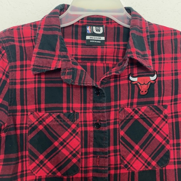 Boys NBA Chicago Bulls Long Sleeve Shirt Size M - Picture 2 of 5